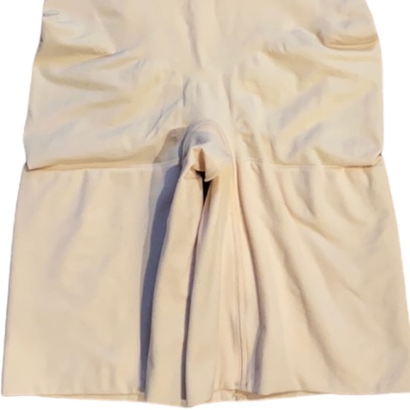 NWOT Spanx Higher Power Short - Picture 8 of 14